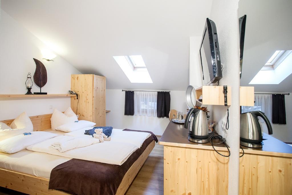 Gaestehaus Waldrand Garni ヴィージング エクステリア 写真